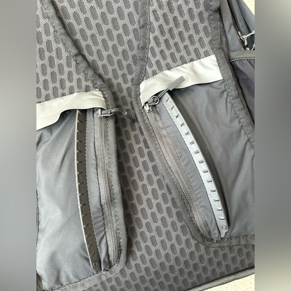 Lululemon Surge Run Backpack II *16L - Picture 12 of 14